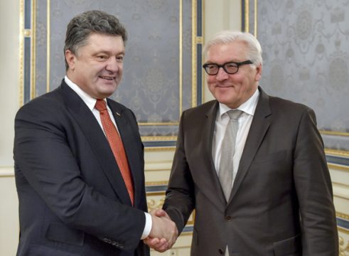 Der ukrainische Präsident Petro Poroschenko und der deutsche Außenminister Frank-Walter Steinmeier