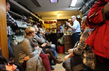 Seitenstraße - Lesen hinterm Tresen 2014: Vettern-Treffen bei Schuster Schroers - Theaterfreunde Eupen Guido Kalf, Marc Despineux, Roger Demonthy und Brigitte Gördens-Brüll