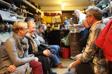 Seitenstraße - Lesen hinterm Tresen 2014: Vettern-Treffen bei Schuster Schroers - Theaterfreunde Eupen Guido Kalf, Marc Despineux, Roger Demonthy und Brigitte Gördens-Brüll