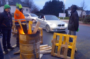 Generalstreik: Gewerkschaftsmitglieder blockieren Straßen und Geschäfte in Eupen