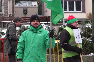 Generalstreik: An den Einfallstraßen nach St. Vith verteilen Gewerkschaftsmitglieder Informationsblätter