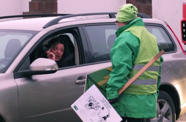 Generalstreik: An den Einfallstraßen nach St. Vith verteilen Gewerkschaftsmitglieder Informationsblätter