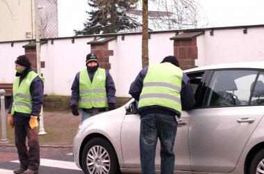 Generalstreik: An den Einfallstraßen nach St. Vith verteilen Gewerkschaftsmitglieder Informationsblätter