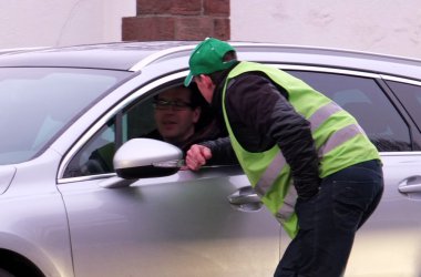 Generalstreik: An den Einfallstraßen nach St. Vith verteilen Gewerkschaftsmitglieder Informationsblätter