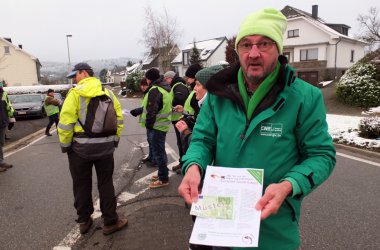 Generalstreik: An den Einfallstraßen nach St. Vith verteilen Gewerkschaftsmitglieder Informationsblätter