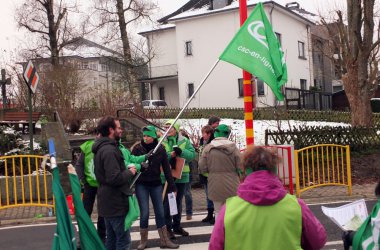 Generalstreik: An den Einfallstraßen nach St. Vith verteilen Gewerkschaftsmitglieder Informationsblätter