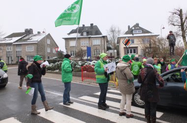 Generalstreik: An den Einfallstraßen nach St. Vith verteilen Gewerkschaftsmitglieder Informationsblätter