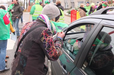 Generalstreik: An den Einfallstraßen nach St. Vith verteilen Gewerkschaftsmitglieder Informationsblätter