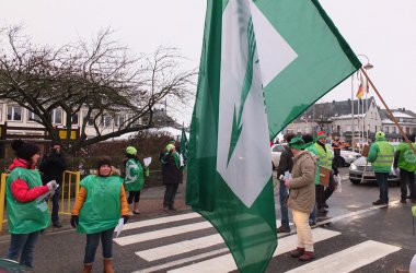 Generalstreik: An den Einfallstraßen nach St. Vith verteilen Gewerkschaftsmitglieder Informationsblätter