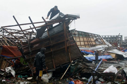 Taifun "Hagupit" verwüstet Tacloban