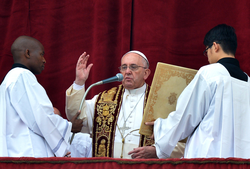Papst Franziskus spendet den Segen "Urbi et Orbi"