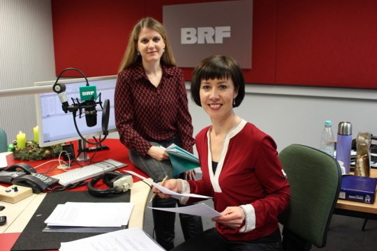 Katrin Margraff und Michaela Brück schicken Weihnachtsgrüße in alle Welt