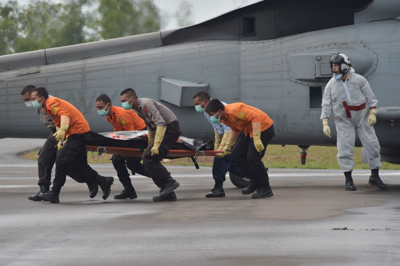 31 Opfer des AirAsia-Absturzes wurden bislang geborgen