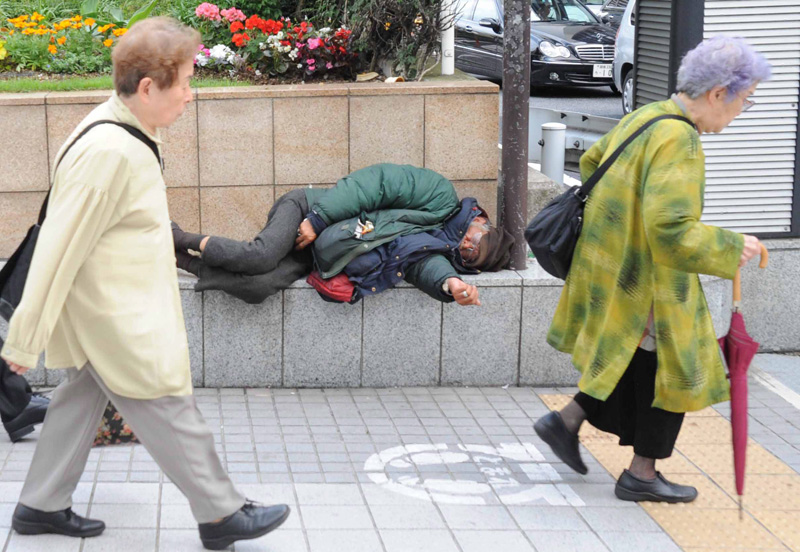 Obdachloser in den Straßen von Tokio