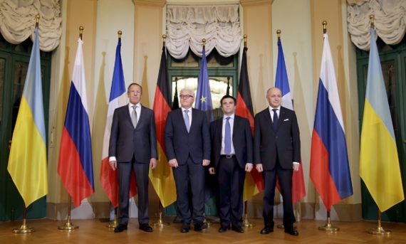 Sergej Lawrow (R), Frank-Walter Steinmeier (D), Pavlo Klimkin (U) und Laurent Fabius (F) (vlnr)