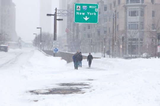 Boston ist unter einer dicken Schneedecke begraben