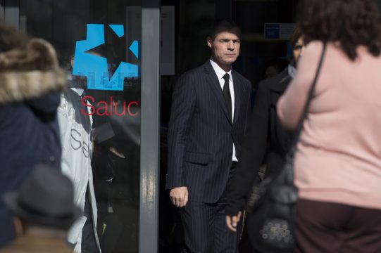 Frankreichs Botschafter Jerome Bonnafont kommt aus dem Krankenhaus in Madrid, in dem die verletzten Soldaten behandelt werden