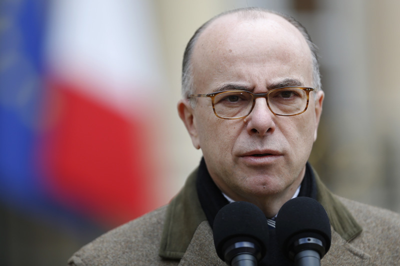 Cazeneuve: Frankreich bleibt im Alarmzustand