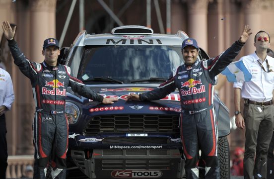 Nasser Al-Attiyah und Beifahrer Matthieu Baumel beim Start der Rallye Dakar