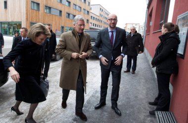 Königin Mathilde, König Philippe, und Charles Michel treffen zum belgischen Frühstück in Davos ein