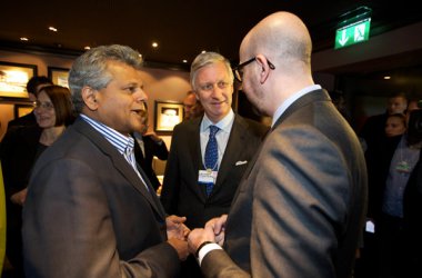 Etihad-Vize-Präsident Vijay Poonoosamy, König Philippe und Charles Michel beim belgischen Frühstück in Davos