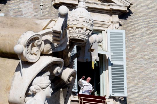 Papst Franziskus beim Angelus-Gebet in Rom