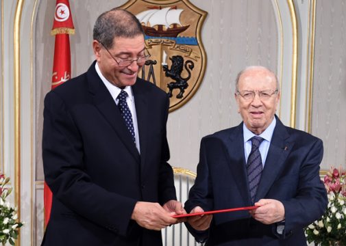 Habib Essid und Tunesiens neuem Präsidenten Béji Caïd Essebsi (r.)
