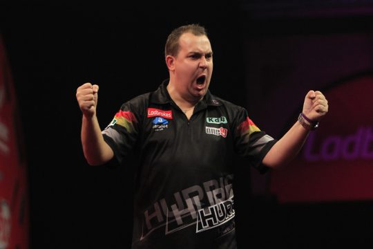 Dartspieler Kim Huybrechts (Dezember 2013)