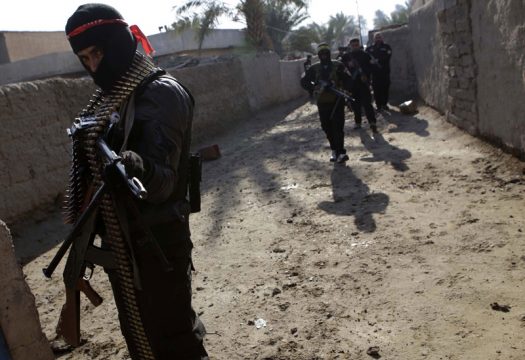 Kämpfer der Imam-Ali-Brigade der irakischen Regierung bei einer Operation gegen den IS in Yathreb, nördlich von Bagdad