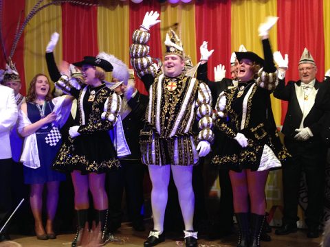 Prinz Mike I. mit Annika und Kristin