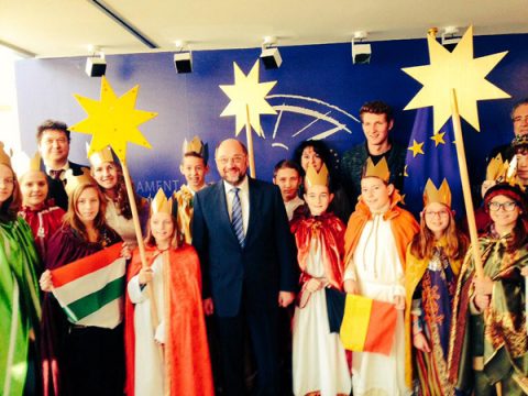 EU-Parlamentspräsident und die jungen Sternsinger