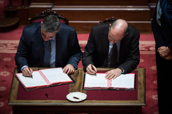 Steven Vandeput und Koen Geens unterzeichnen die Gründungsurkunde der sogenannten "Belgian Intelligence Academy"