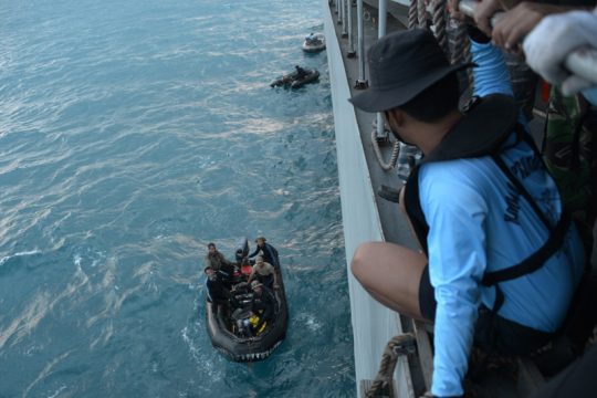 Signale entdeckt: Taucher suchen nun nach den Flugschreibern