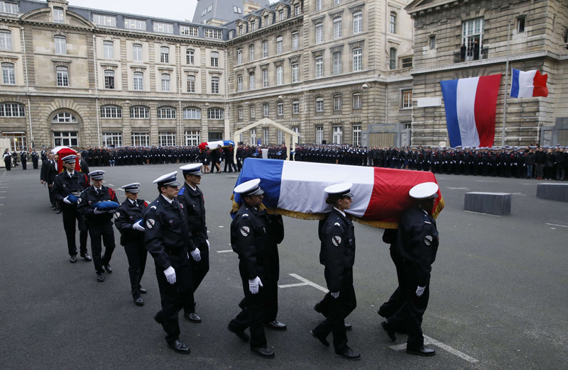 Trauerfeier für die drei getöteten Polizisten in Paris