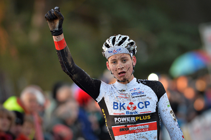 Niederländer Mathieu van der Poel gewinnt Radcross in Löwen