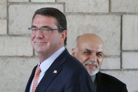 Der neue US-Verteidigungsminister Ashton Carter mit dem afghanischen Präsidenten Ashraf Ghani