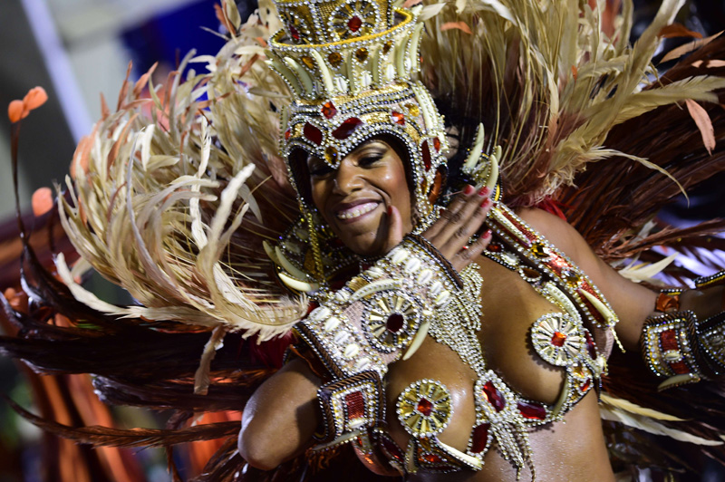 Karneval in Rio 2015: Tänzerin der Sambaschule Beija Flor