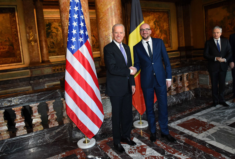 Joe Biden, Charles Michel und Didier Reynders (rechts) im Egmont-Palast in Brüssel