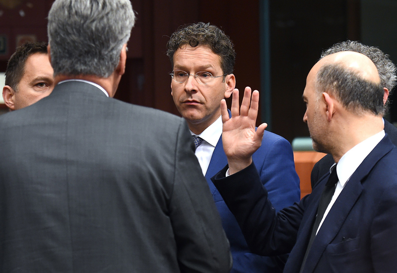 Eurogruppenchef Jeroen Dijsselbloem (M.) beim Treffen der Finanzminister der Eurozone in Brüssel