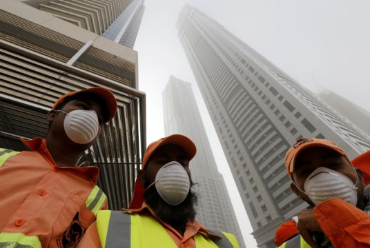 Gemeindearbeiter vor "The Torch" in Dubai