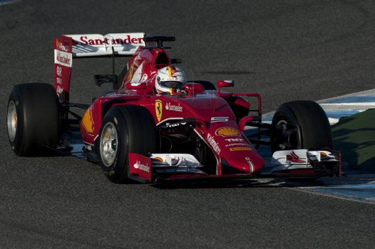 Sebastian Vettel fährt im Ferrari die erste Formel-1-Bestzeit 2015