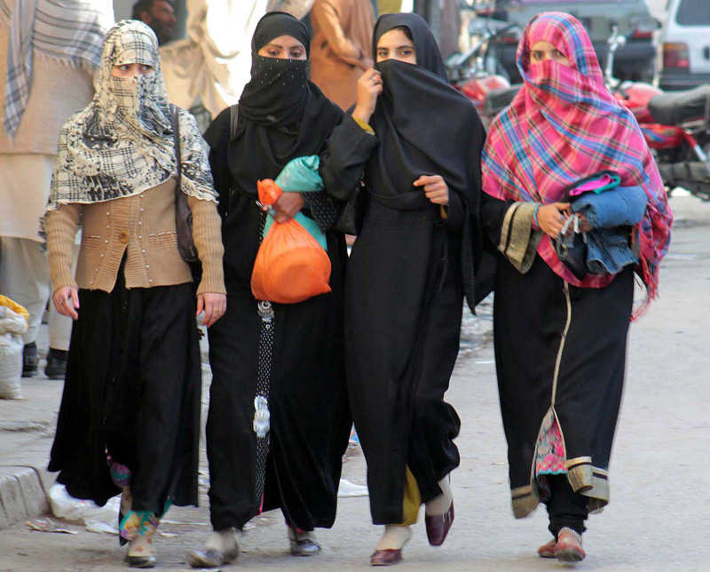 Pakistanische Frauen in Mansehra (16.11.11)