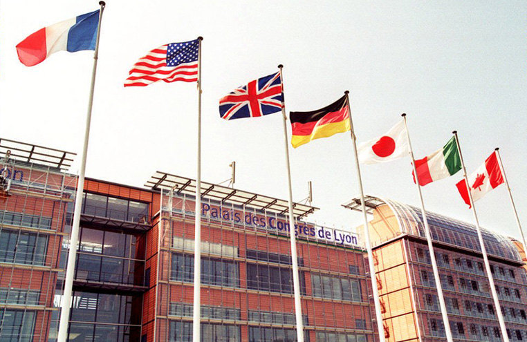 Die Flaggen der sieben führenden Industrienationen