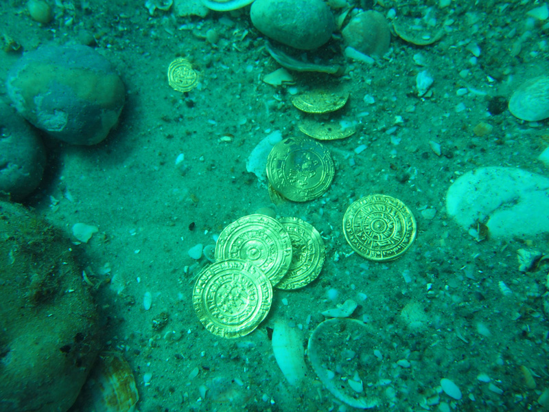 Taucher finden Israels größten Goldschatz