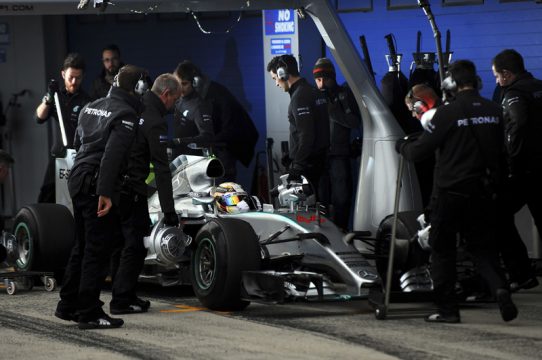 Formel-1-Test in Jerez: Hamilton von Wasser-Leck gestoppt
