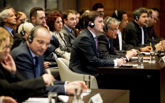 UN-Gericht: Serbien und Kroatien nicht schuldig an Völkermord (Bild: Kroatiens Justizminister Orsat Miljenic und sein serbischer Amtkollege Nikola Selkovic)