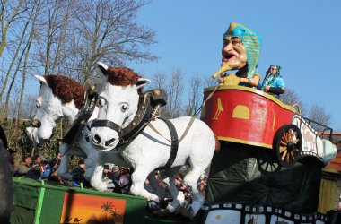 Rosenmontagszug in Eupen 2015