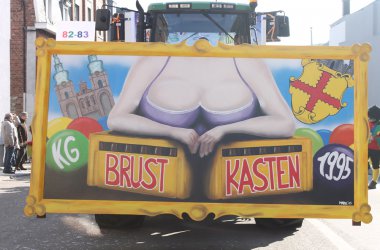 Rosenmontagszug in Eupen 2015