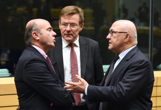 Finanzminister-Treffen in Brüssel am 11.2.: Luis de Guindos Jurado (Spanien), Johan Van Overtveldt und Michel Sapin (Frankreich)