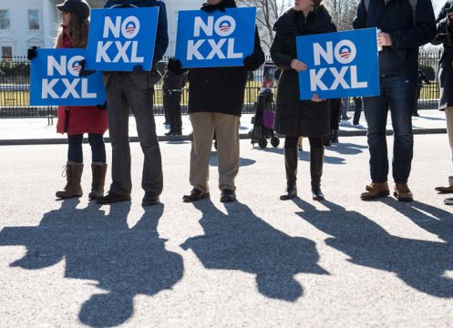 Gegner der umstrittenen Öl-Pipeline Keystone XL vor dem Weißen Haus in n Washington, DC (28.1.)